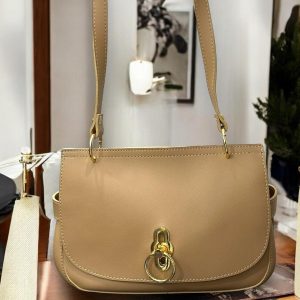 Majesty North Ön Kilit Tokalı Deri Askılı Kadın Omuz Çantası 1253 Camel